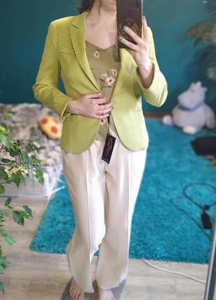 Салатовий стильний піджак в горох