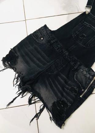 Чорний рваний джинсовий комбінезон missguided м2 фото
