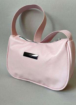 Компактная светло-розовая сумочка багет5 фото
