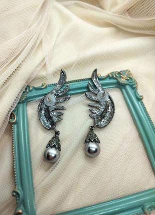 Крупные роскошные серьги крылья феникса с подвеской черная жемчужина