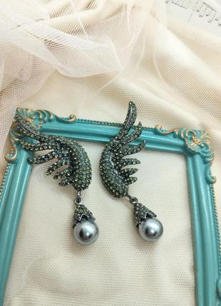 Крупные роскошные серьги крылья феникса с подвеской черная жемчужина