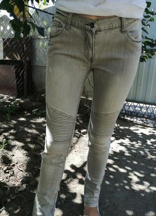Джинсы серые