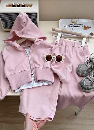 Стильний костюм для маленьких модниць
!!!трійка!!! штани, кофта і майка!