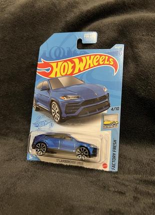 Hot wheels labmorghini urus белый/синий2 фото