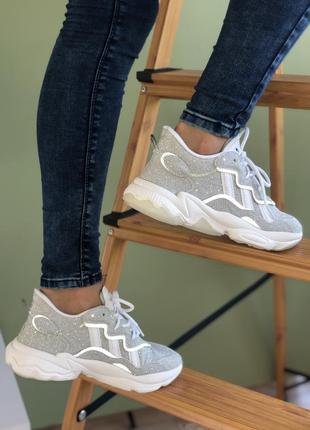 Классные женские кроссовки adidas ozweego серебристые3 фото