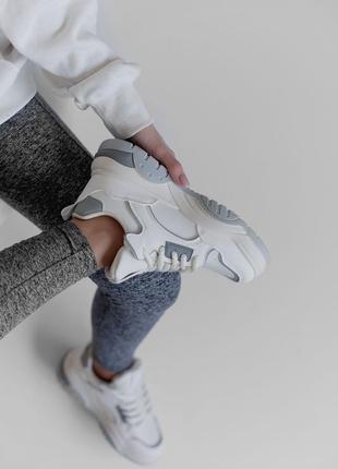 Женские белые кроссовки с серыми вставками4 фото