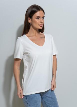 Базова жіноча футболка з v - вирізом4 фото