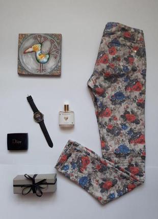 Джинсы, красивые актуальные брюки в цветочный принт4 фото