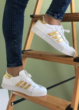 Шикарні жіночі кросівки adidas samba білі з золотом2 фото