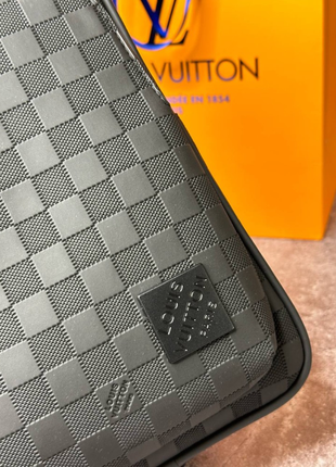 Сумка louis vuitton avenue sling infini graphite с лого внизу  м-442965 фото