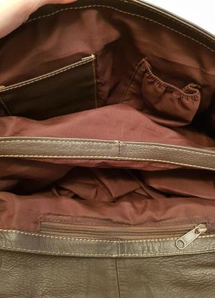 Незрівнянна шкіряна сумка красивого шоколадного кольору7 фото