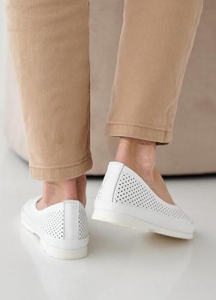 Летние белые женские легкие туфли перфорированные,мокасины с перфорацией кожаные/кожа-женская обувь на лето6 фото
