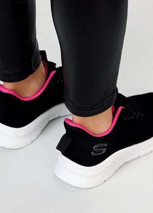 Літні текстильні еластичні чорні кросівки на білій підошві 207888 фото