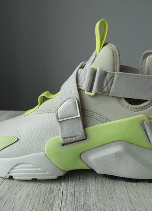 Кросівки nike air huarache city utility 'light bone green'