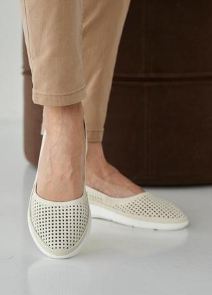 Літні легкі молочні жіночі зручні туфлі перфорація,натуральна перфорована шкіра-жіноче взуття літо2 фото