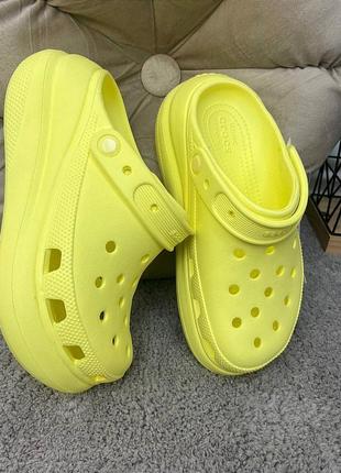 Женские кроксы сабо crocs classic crush sulphur желтые