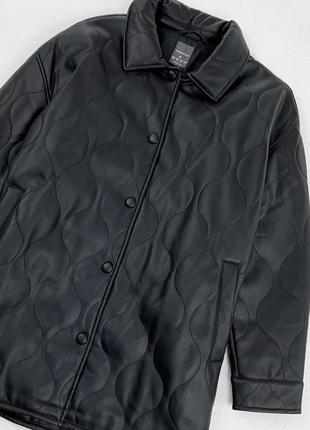 Черная утепленная стеганая кожаная куртка2 фото