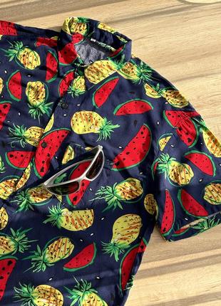 Яскрава гавайка чоловіча сорочка з ананасами кавунами4 фото