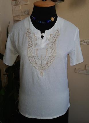 Біла блуза з вишивкою2 фото