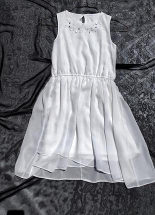 Красивое нежное белое летнее платье