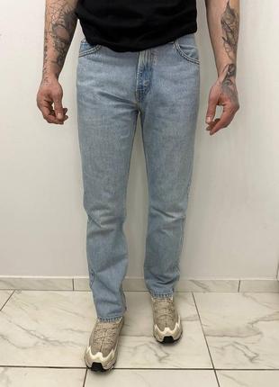 Мужские джинсы прямого кроя известного бренда