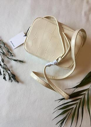 Сумочка у відтінку айворі stradivarius