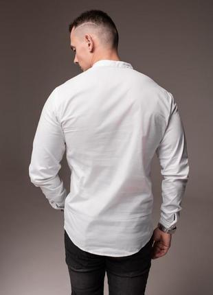 Белая мужская рубашка casual воротничок - стойка6 фото