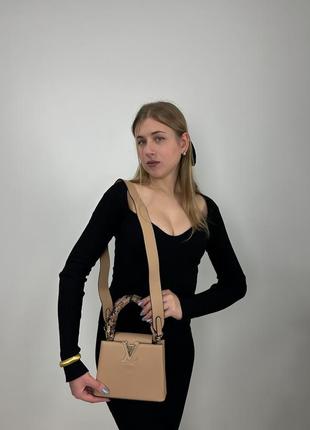 Классическая женская сумка луи виттон lui vuitton бежевая с ремешком3 фото