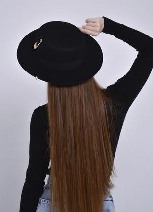 Шляпа канотье с декором (цепочкой, пирсингом, булавкой) sweety черная4 фото