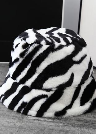 Тепла хутряна зимова панама жіноча zebra біла
