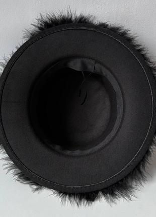 Шляпа канотье с устойчивыми полями (6 см) украшенная перьями fuzzy черная5 фото