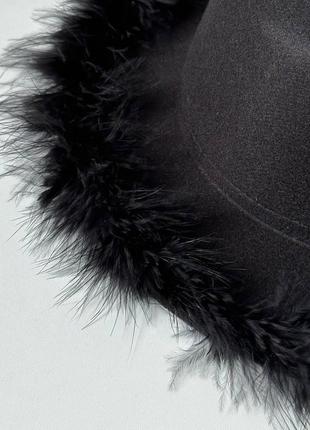Шляпа канотье с устойчивыми полями (6 см) украшенная перьями fuzzy черная3 фото