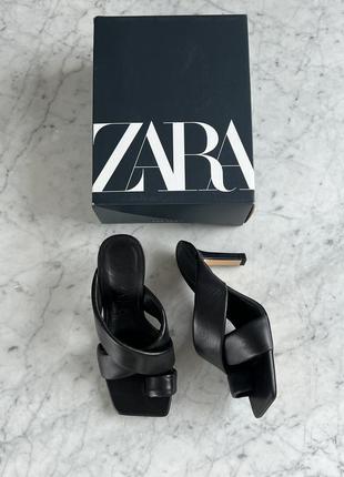 Кожаные босоножки zara