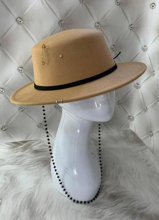 Шляпа канотье с декором (цепочкой, пирсингом, булавкой) boater cristal бежевая10 фото