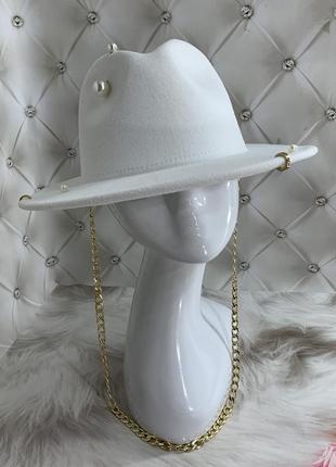 Шляпа федора с цепочкой и пирсингом белая elegant pearl7 фото