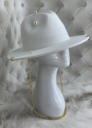 Шляпа федора с цепочкой и пирсингом белая elegant pearl8 фото