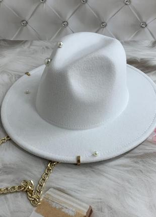 Шляпа федора с цепочкой и пирсингом белая elegant pearl