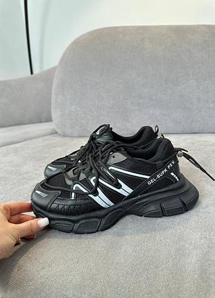 Чорні жіночі кросівки на високій підошві потовщеній