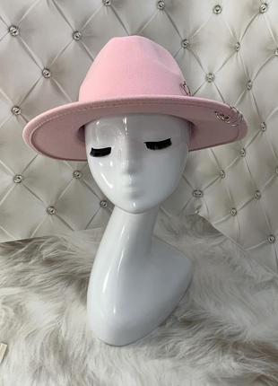 Шляпа федора розовая с кольцами и булавкой унисекс3 фото