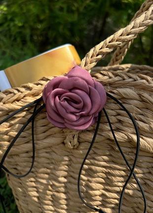 Чокер на шею роза лиловая из атласа на замшевом шнурке6 фото