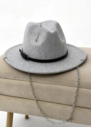 Вовняний капелюх федора з ремінцем, пірсингом, ланцюжком wool sia сірий2 фото