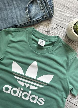 Футболка жіноча adidas