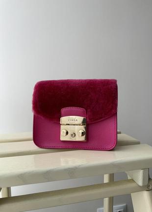 Розовая сумка furla с меховыми вставками