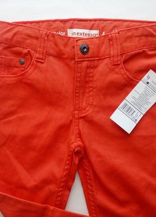 Стильные красные джинсы на 3 рочки 98 размер3 фото