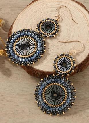 Неймовірно гарні сережки з бісеру круглі афро5 фото