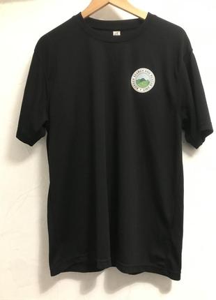 Мужская футболка черная с эмпбемой1 фото