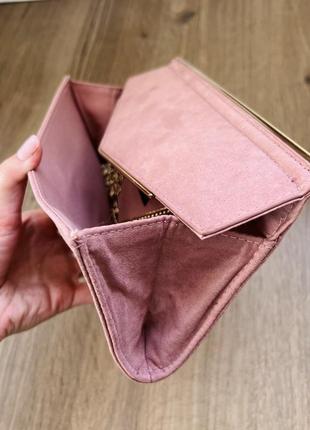 Клатч сумочка на цепочці рожева під замш з золотою фурнітурою8 фото