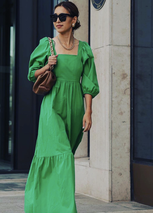 Платье миди rederved в насіщенном зеленом цвете с открітой спинкой1 фото