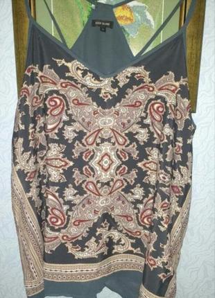 Очаровательная блуза маечка на тоненьких брительках, с платочным принтом