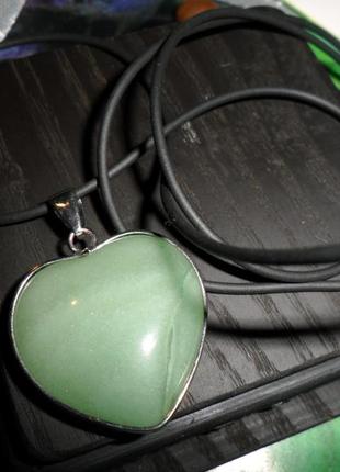 Кулон (підвіс) на шнурку з натуральним нефритом, серце, натуральний камінь, нефрит4 фото